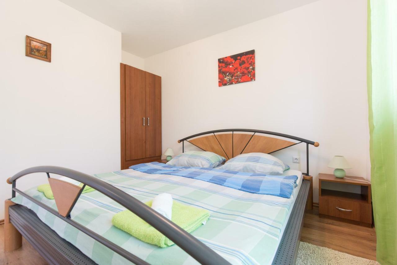 Apartments Karen Кърк Екстериор снимка