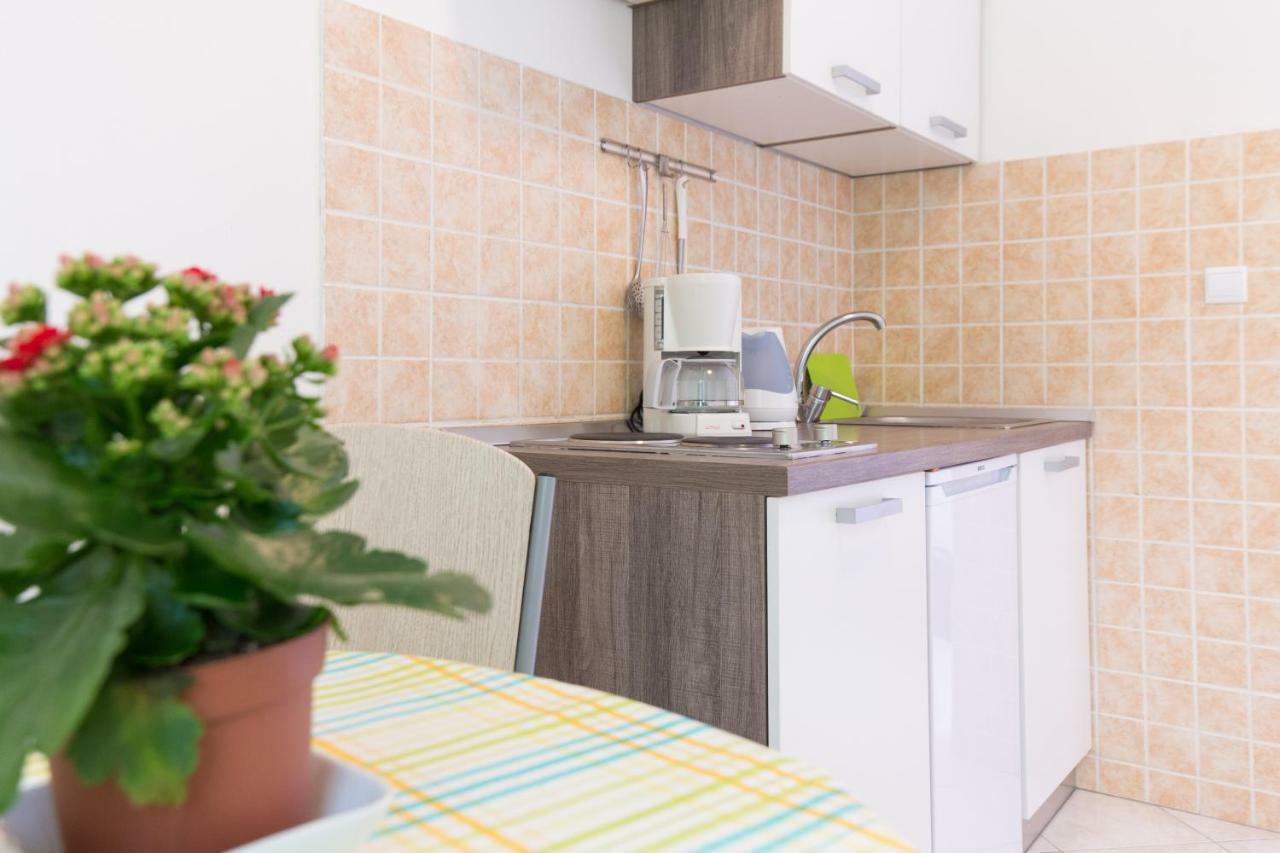 Apartments Karen Кърк Екстериор снимка