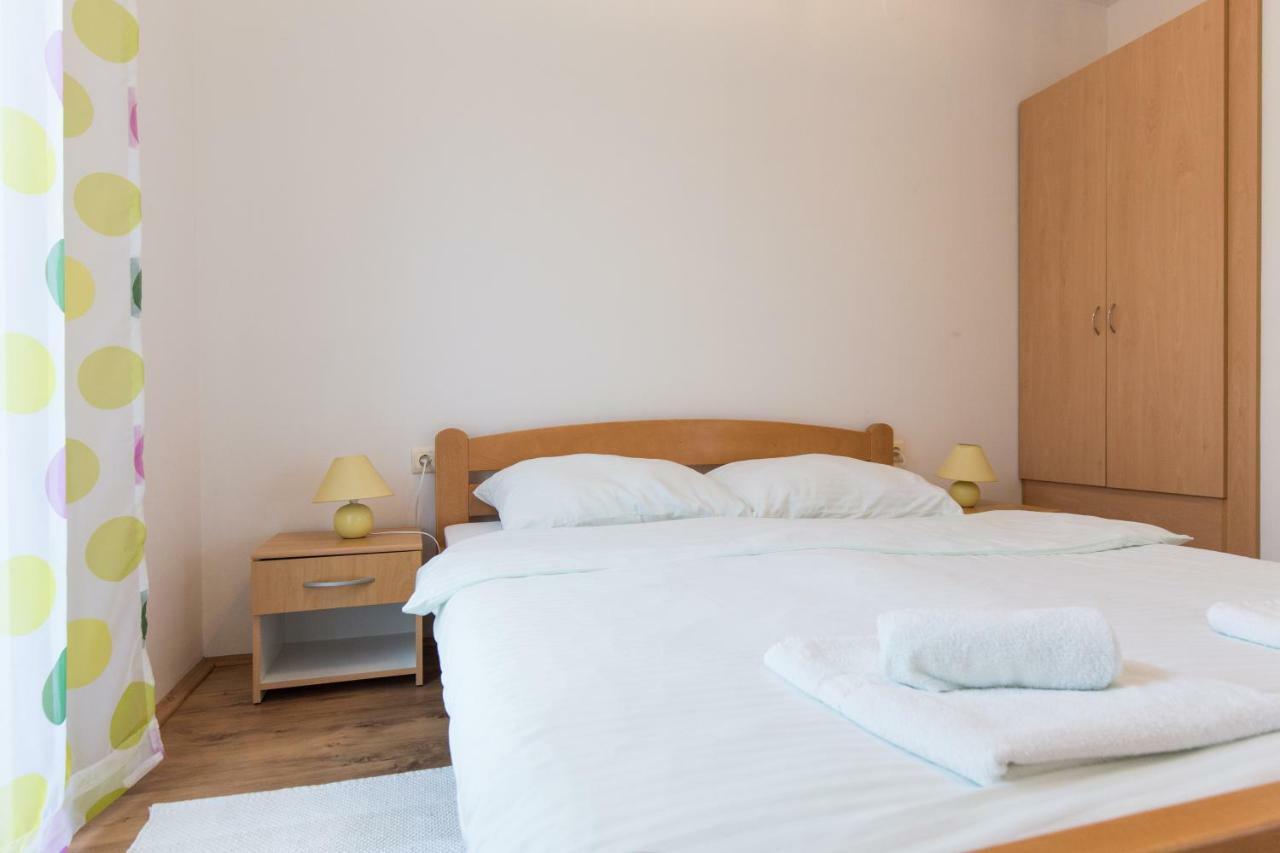 Apartments Karen Кърк Екстериор снимка