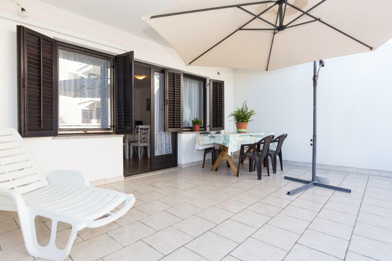Apartments Karen Кърк Екстериор снимка