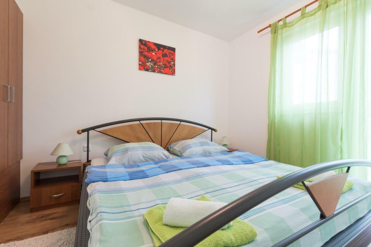 Apartments Karen Кърк Екстериор снимка