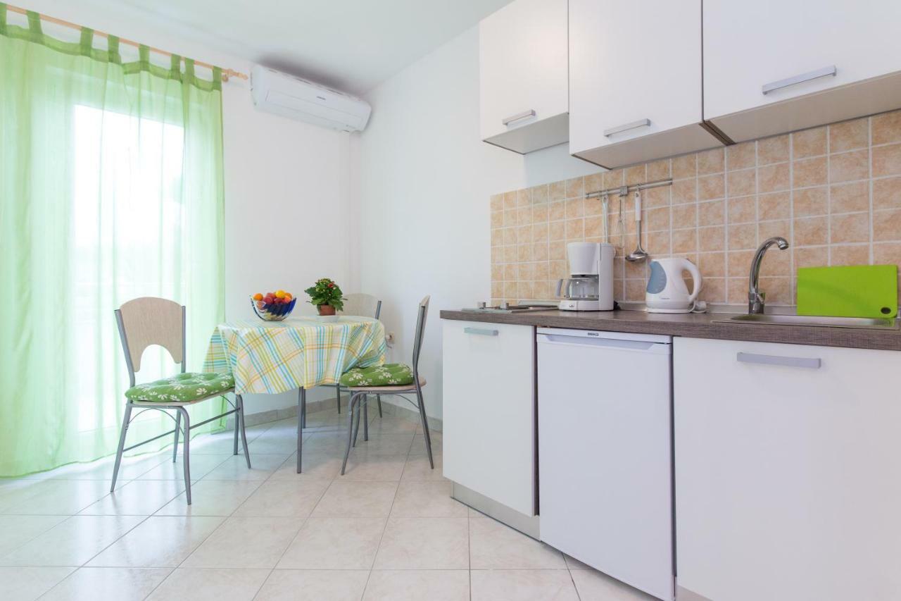 Apartments Karen Кърк Екстериор снимка