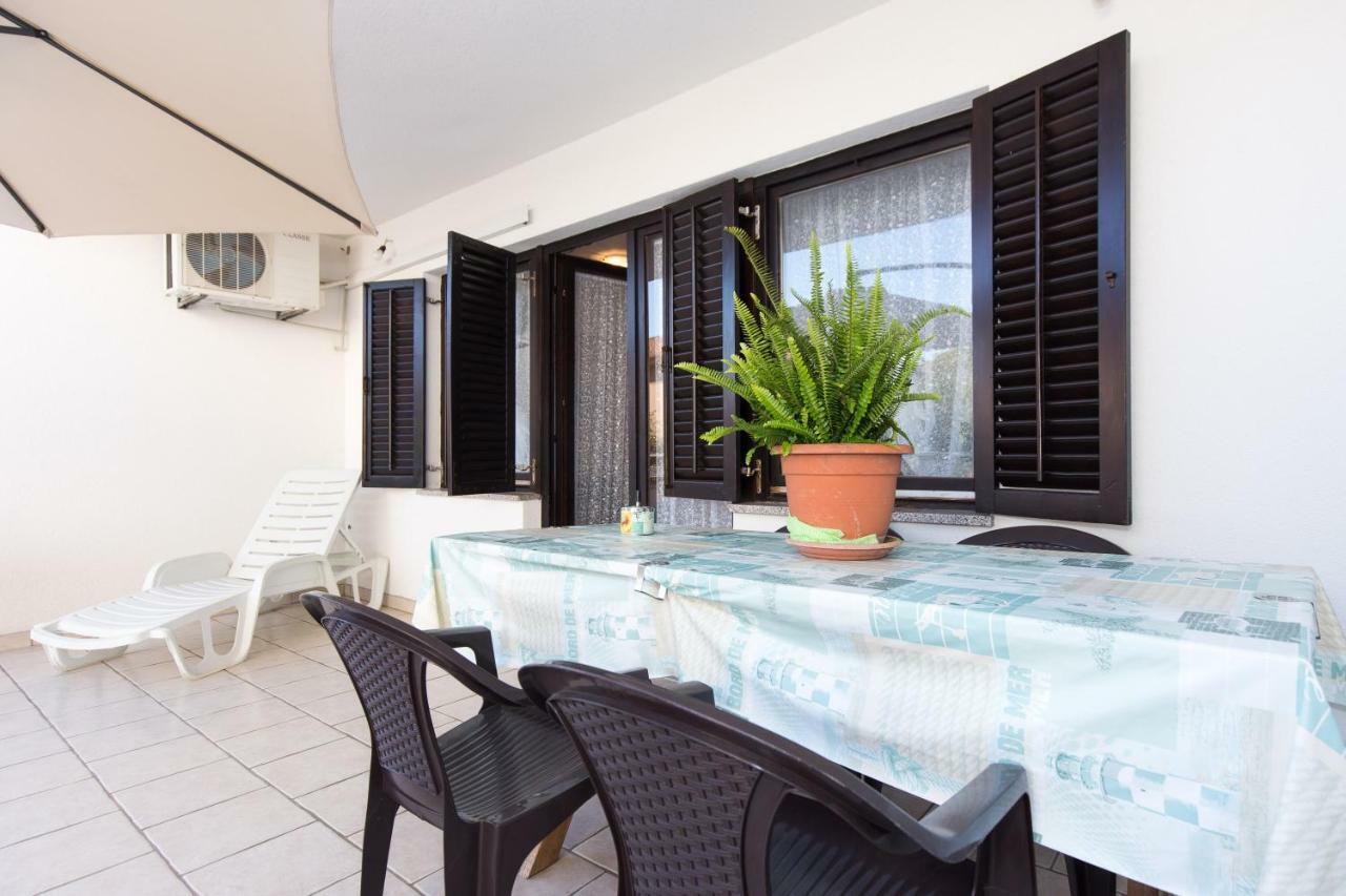 Apartments Karen Кърк Екстериор снимка