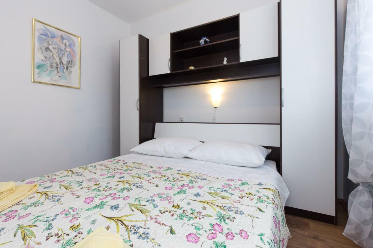 Apartments Karen Кърк Екстериор снимка