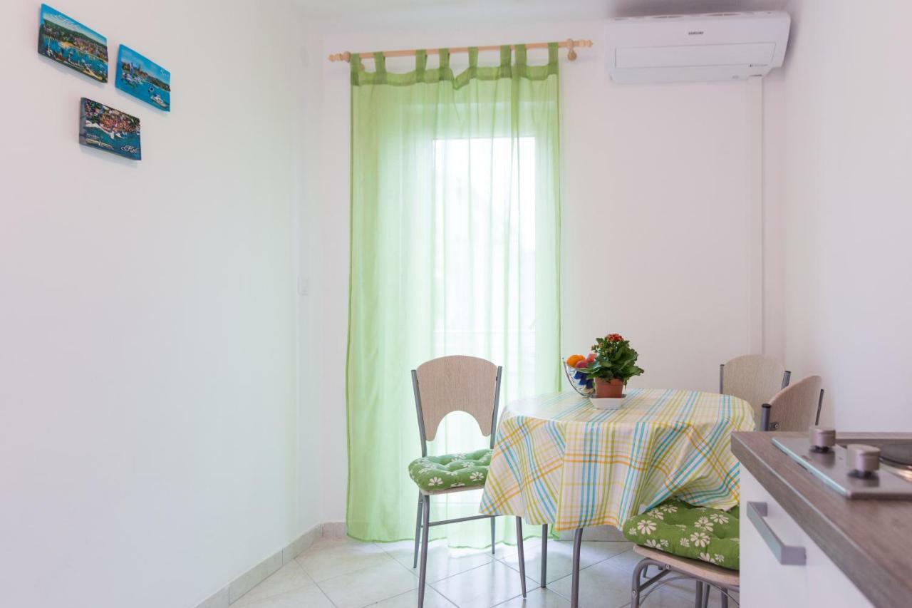 Apartments Karen Кърк Екстериор снимка